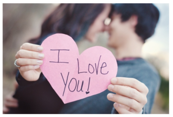 I love you on heart couples hand picture
